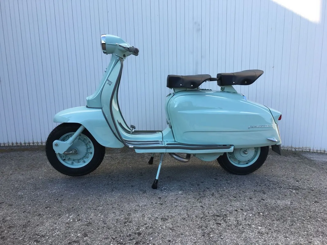 Lambretta azzurro chiaro